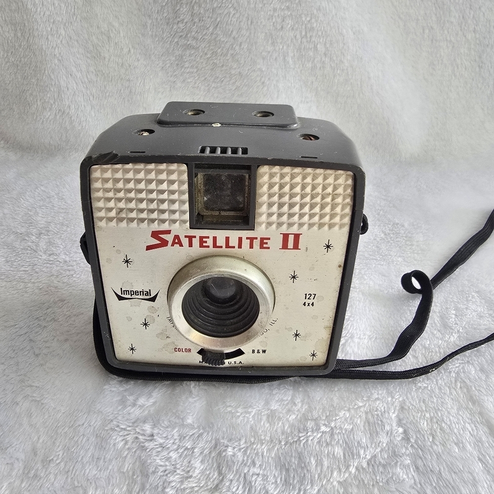 Vintage 1960s Imperial Satellite II 127 4x4 Box Camera